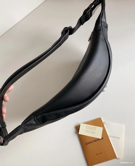 WIS DISCOVERY VUITTON LOUIS BUMBAG 0126